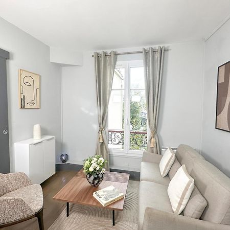 Stunning Apartment Near Eiffel Tower ปารีส ภายนอก รูปภาพ