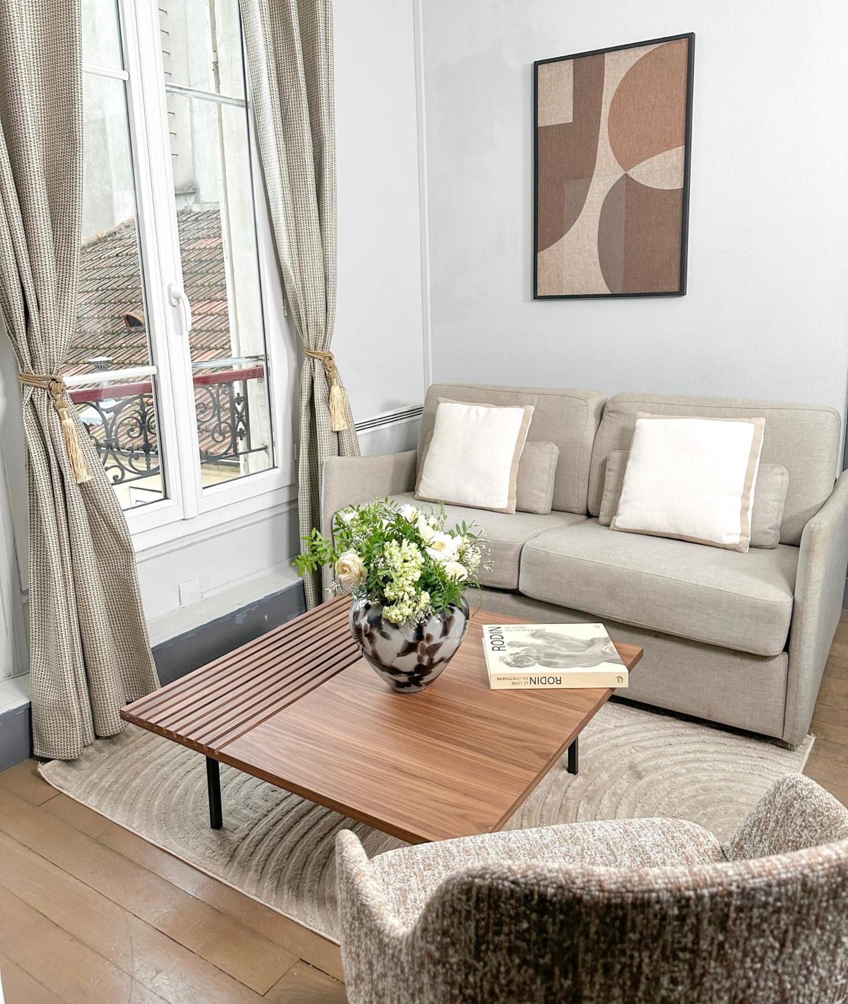 Stunning Apartment Near Eiffel Tower ปารีส ภายนอก รูปภาพ