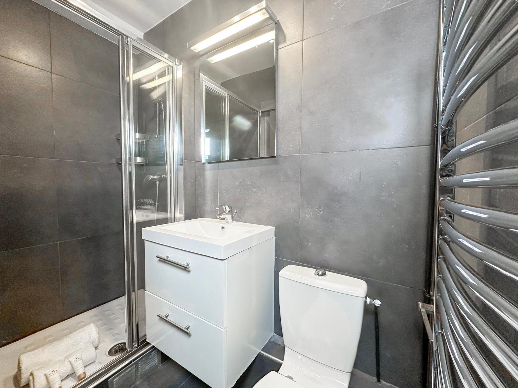Stunning Apartment Near Eiffel Tower ปารีส ภายนอก รูปภาพ