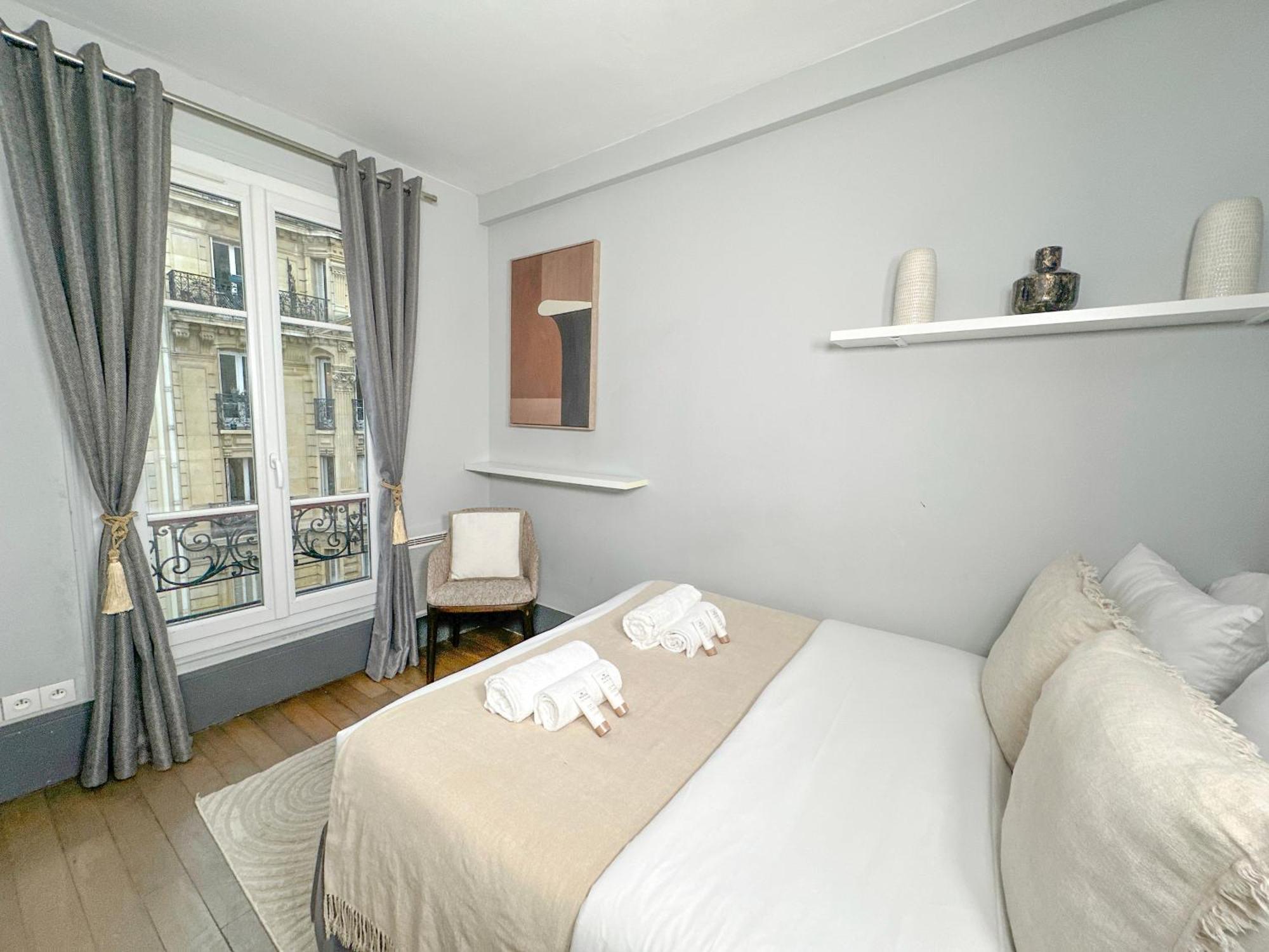 Stunning Apartment Near Eiffel Tower ปารีส ภายนอก รูปภาพ