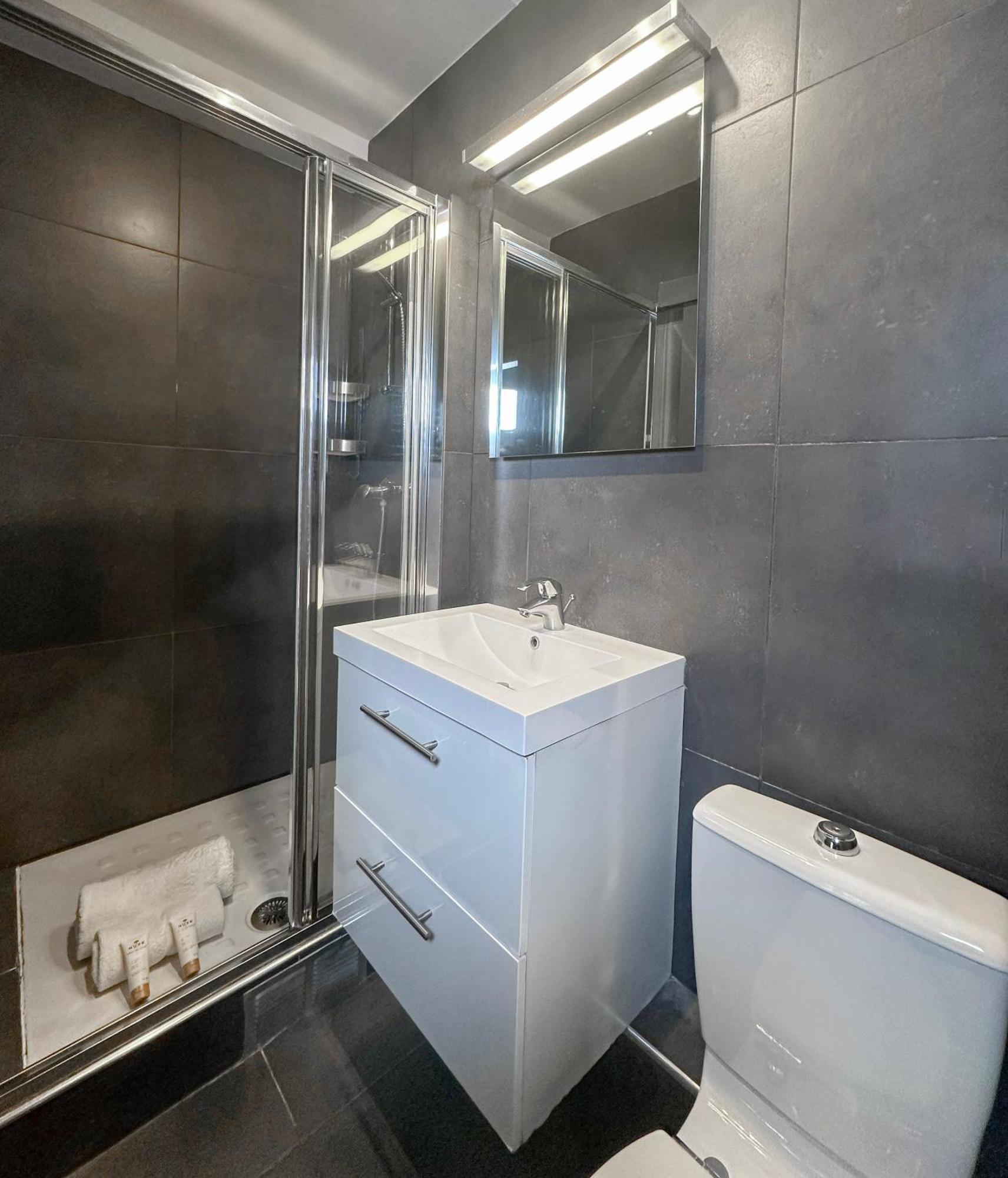 Stunning Apartment Near Eiffel Tower ปารีส ภายนอก รูปภาพ