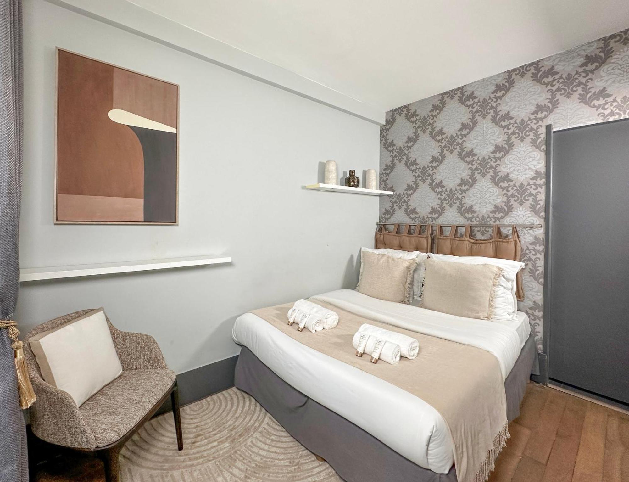 Stunning Apartment Near Eiffel Tower ปารีส ภายนอก รูปภาพ