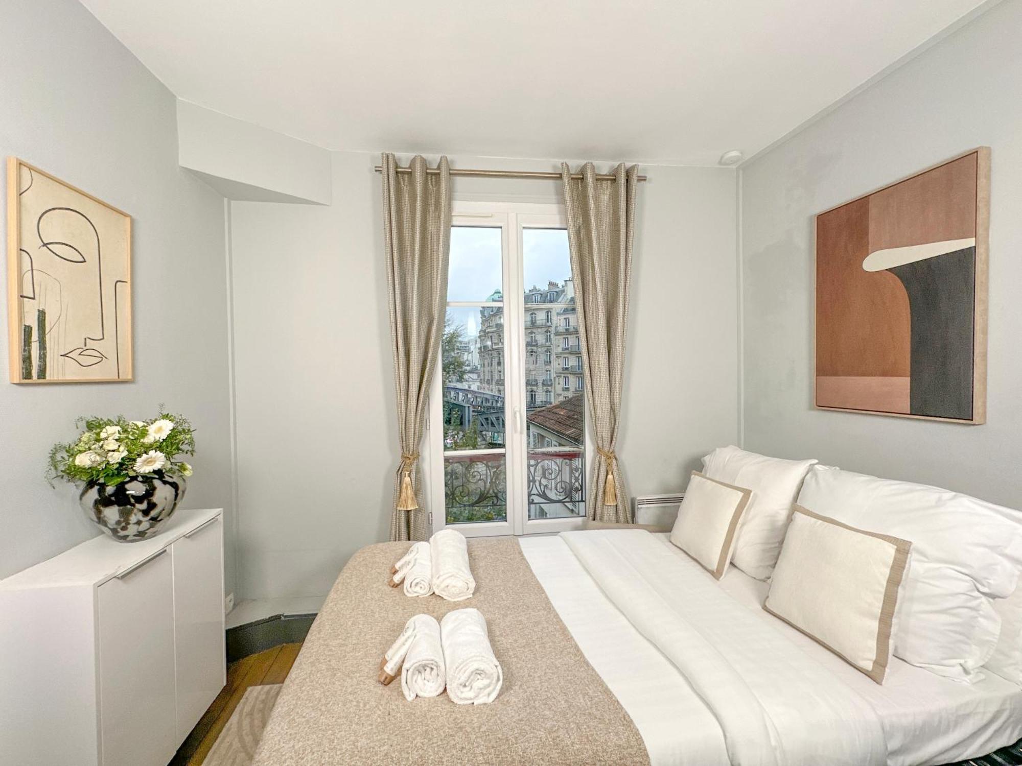Stunning Apartment Near Eiffel Tower ปารีส ภายนอก รูปภาพ